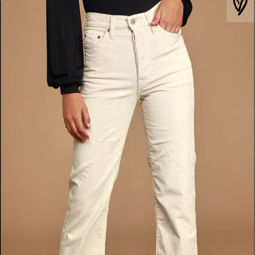RARE Levi’s ribcage straight cream corduroy jeans